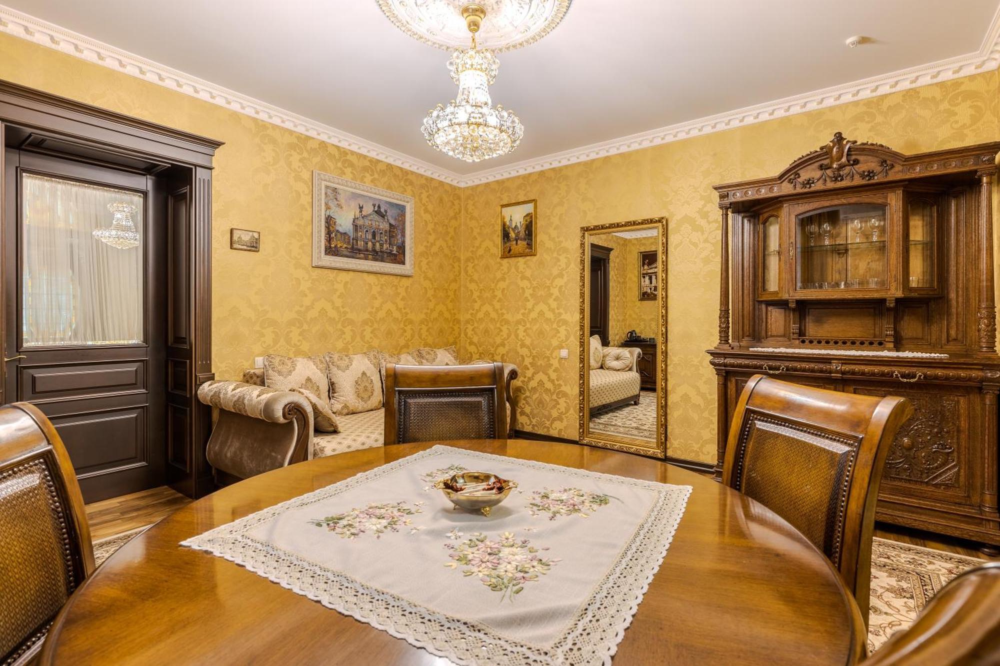 Luxury Boutique Andreevskiy Lviv Ngoại thất bức ảnh